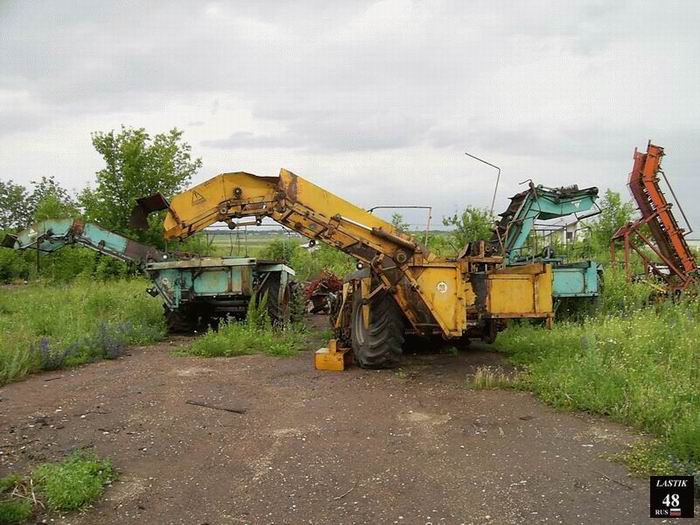 Комбайны Днепропетровского комбайнового заво&